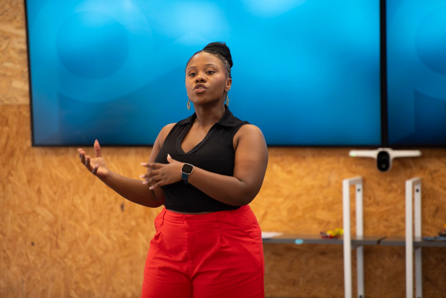 Gigi, founder of Asakheni SA, presenting during a Cape Town cohort session